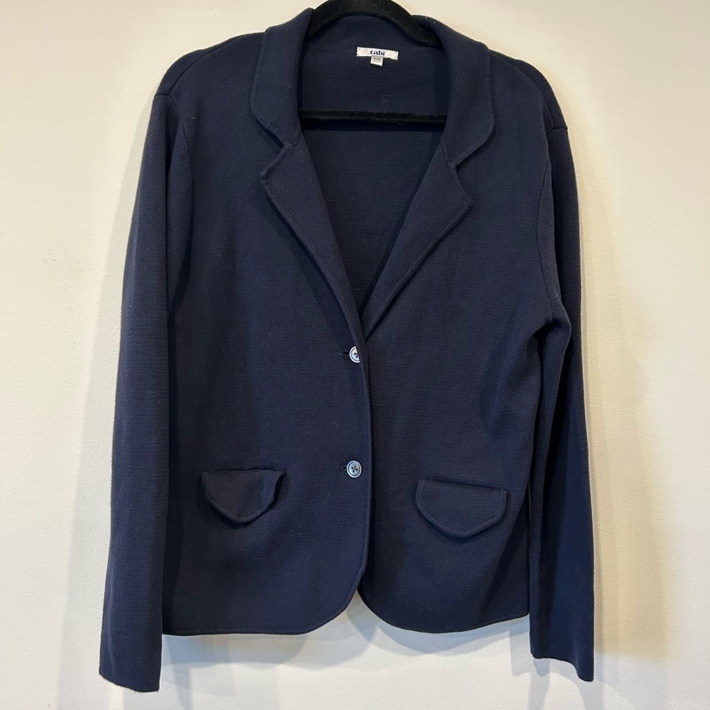 TABI woman’s navy blue stretch blazer. Size large. Excellent condition!
